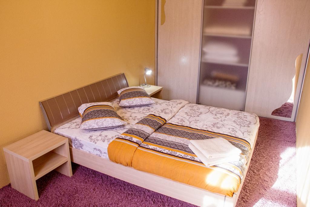 Kyiv Apartment In The City Center On Turgenevskaya Street Ngoại thất bức ảnh