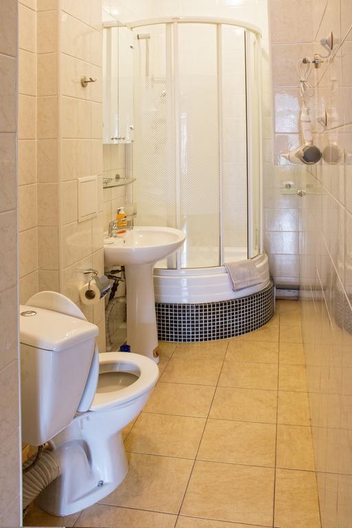 Kyiv Apartment In The City Center On Turgenevskaya Street Ngoại thất bức ảnh