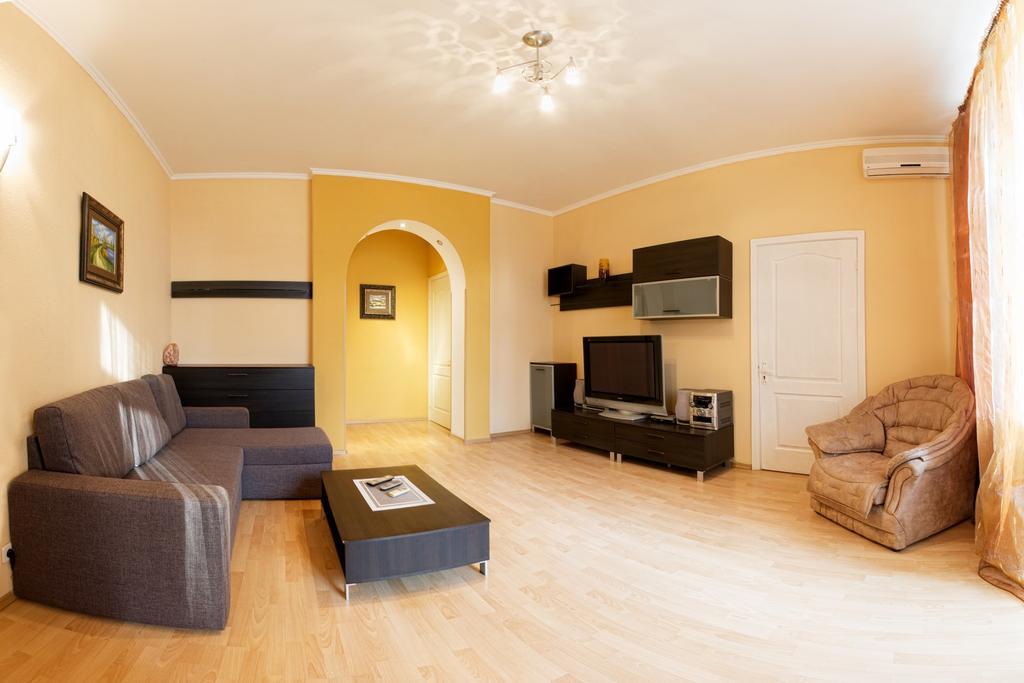 Kyiv Apartment In The City Center On Turgenevskaya Street Ngoại thất bức ảnh